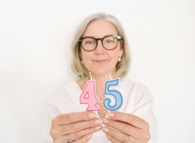 Phụ nữ tuổi 40 nên ăn gì? Nguyên tắc dinh dưỡng vàng để khỏe đẹp và trẻ lâu